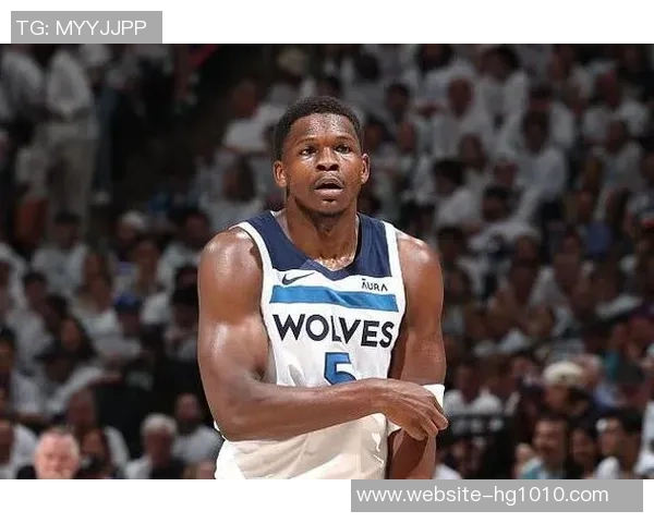 爱德华兹29分钟内高效发挥18投8中贡献26分5篮板3助攻2盖帽表现精彩但犯规频繁影响比赛乐趣