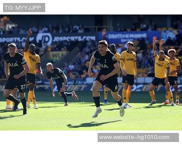 差点出事！热刺后场出球被断，勒温得球后扫射高出横梁